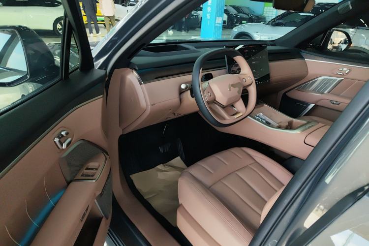 Used ONVO Luxeed L90 2025 Model—Ultra Six-Seater Version
