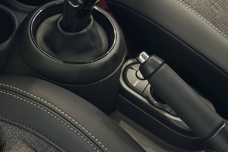 Used  MINI 2019 1.5T COOPER Classic Edition Five-Door Version
