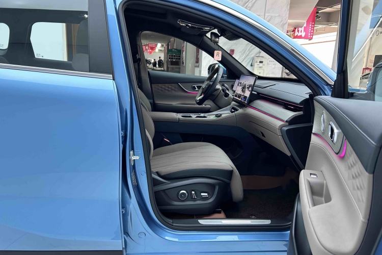 Used Chery Tiggo 8 PLUS C-DM 2025 1.5T 116 km Prestige Version 5 Seats
