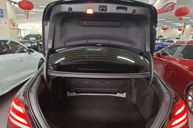 Used Mercedes-Benz E-Class 2019 E 300 L Sporty and Stylish Model