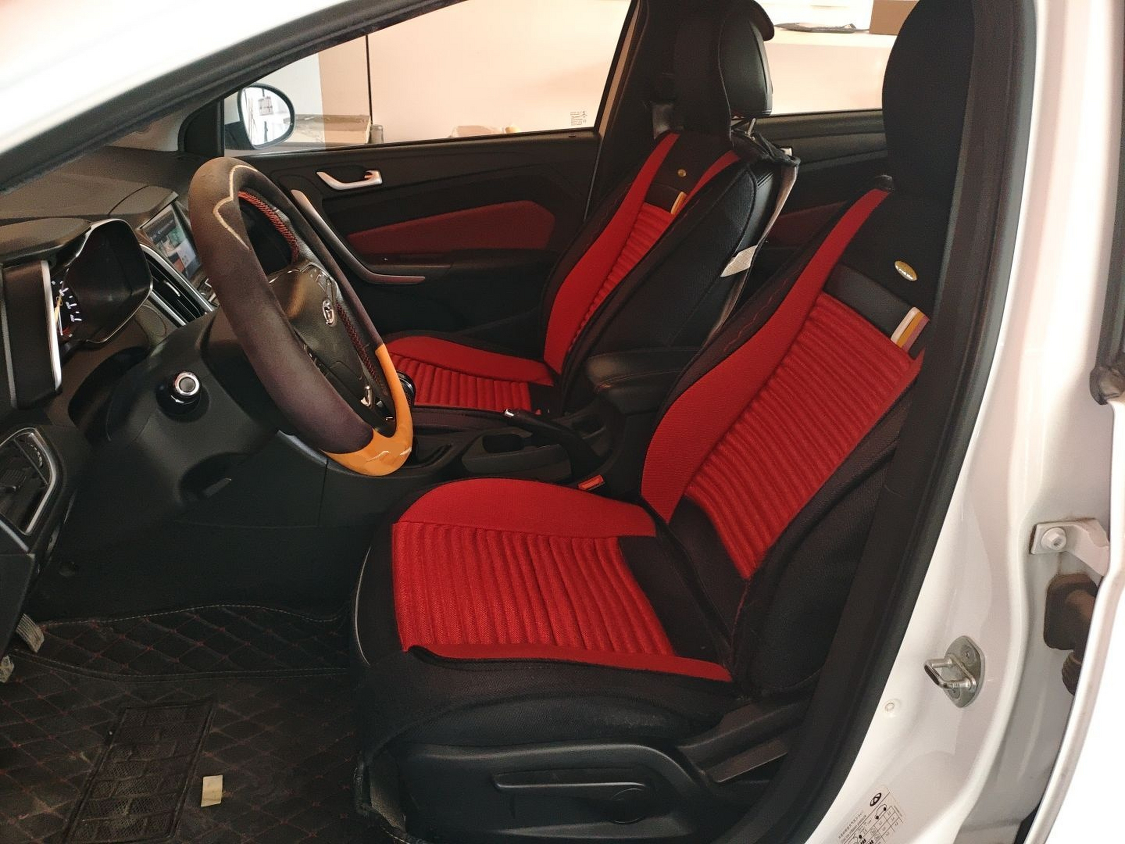 Переднее сиденье в автомобиле