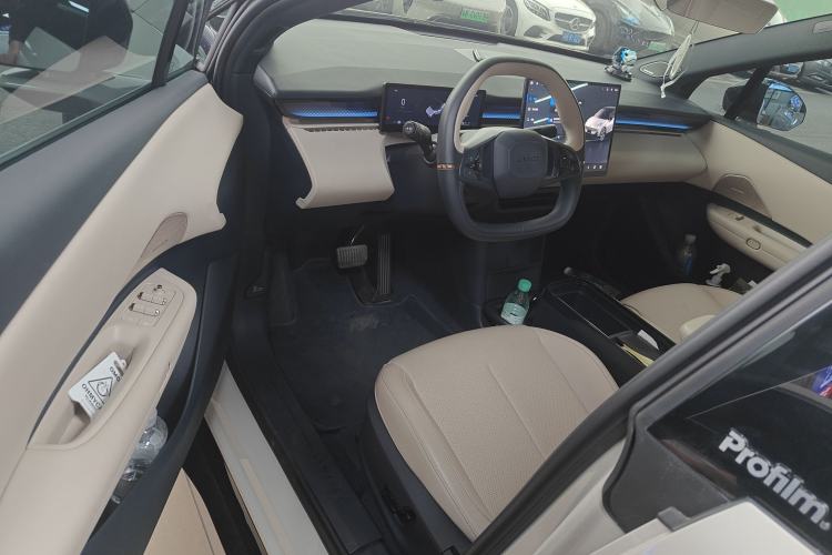 Used Lynk & Co Z20 2025 530 km Range Rear-Wheel Drive Pro
