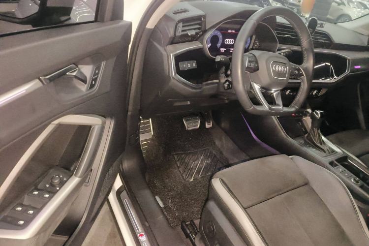 Used Audi Q3 2021 40 TFSI Fashion Dynamic Model
