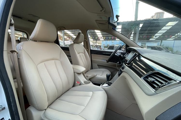 Used Baojun 730 2016 1.8L iAMT Comfort Version 7 Seats
