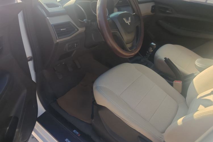 Used Wuling Hongguang 2019 1.5L S Standard Version China VI LAR
