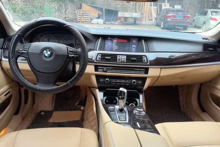 Used BMW 5 Series 2014 525Li Leading Model
