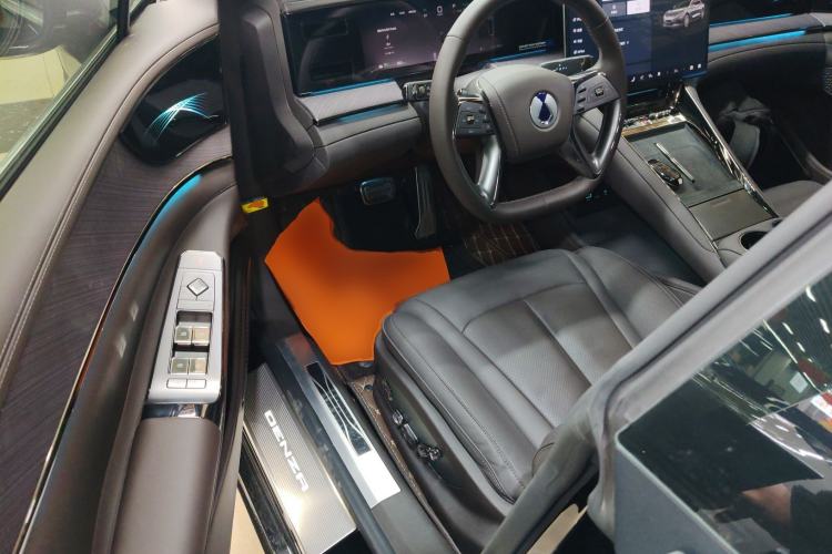 Used Denza Z9 2024 630 km All-Wheel Drive Max Version
