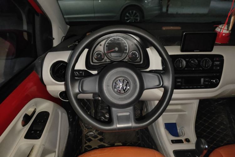 Used Volkswagen up! 2015 1.0L move up!