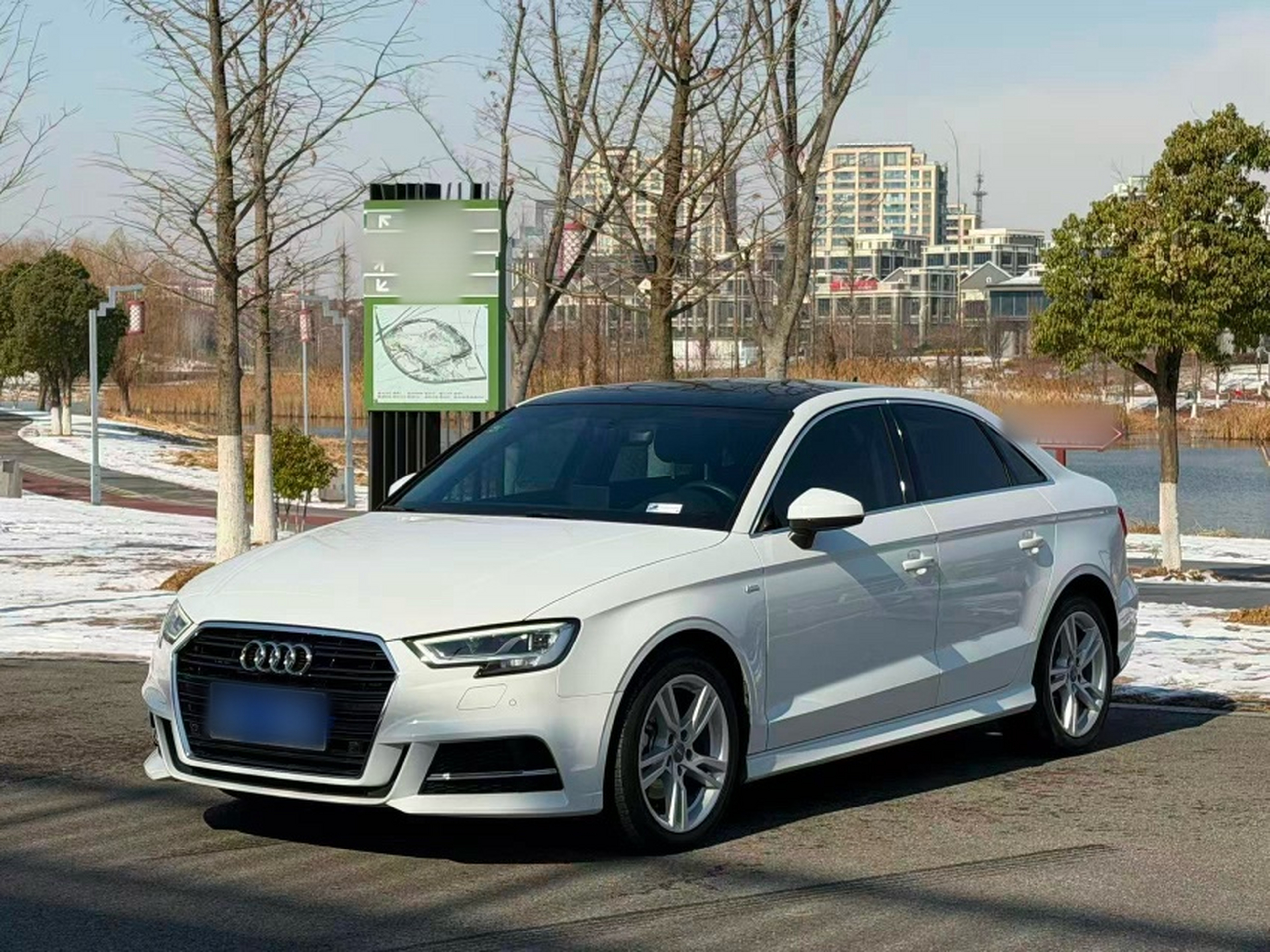 Под передней частью автомобиля