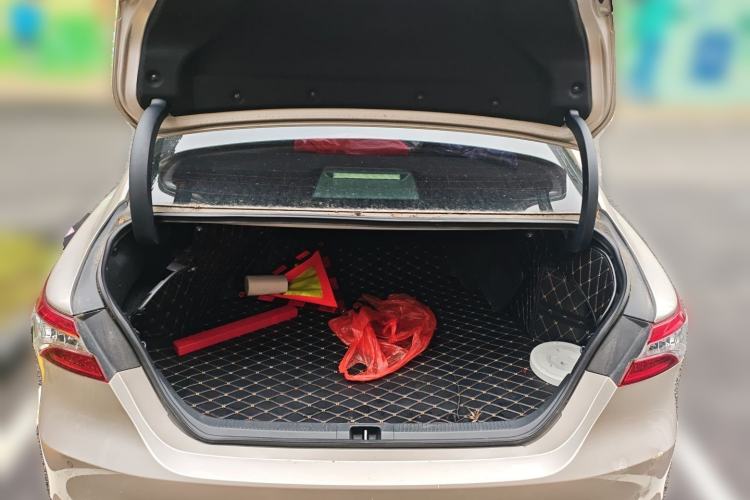 Used Toyota Camry 2019 Dual-Engine 2.5 HG Luxury Edition China VI Standard
