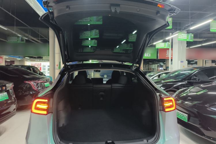 Used Tesla Model Y 2023 Long-Range All-Wheel-Drive Version
