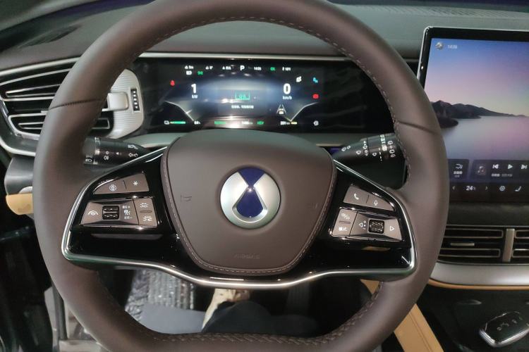 Used Denza D9 2024 DM-i 980 Four-Wheel Drive Prestige Model
