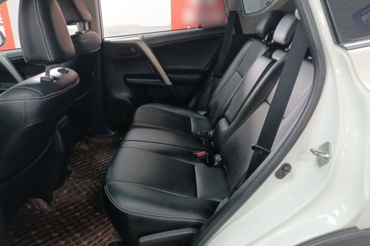 Used Toyota RAV4 2019 2.0L CVT Two-Wheel Drive Luxury Version China VI Standard
