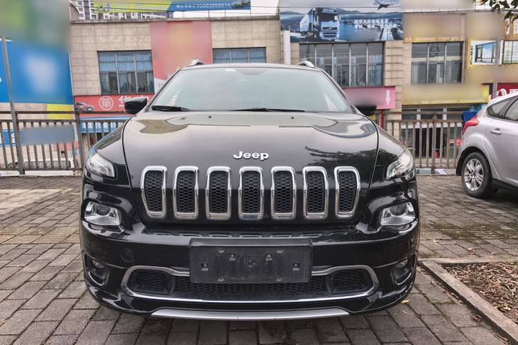 Used  Cherokee 2017 2.4L Professional Edition