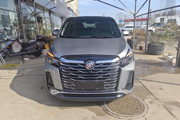 Used Buick GL8 2023 Facelifted Land Cruiser Executive Luxury Version
