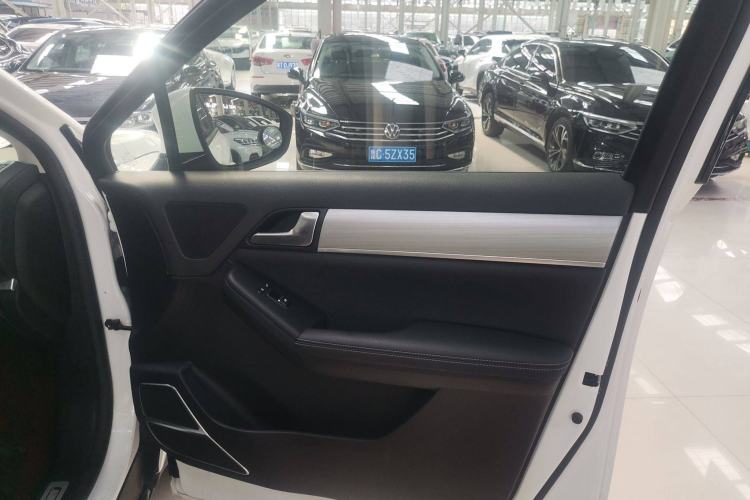 Used BYD Tang 2018 2.0T Automatic SmartConnect Luxury Edition 5 Seats China V Standard
