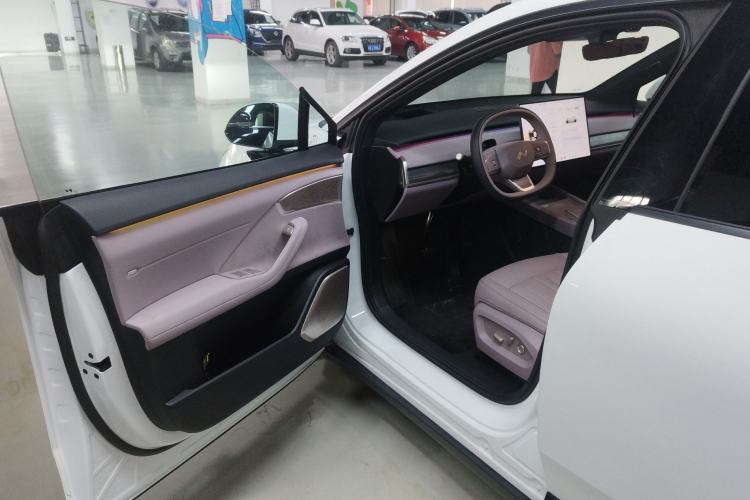 Used ONVO L60 2024 85 kWh Rear-Drive Version