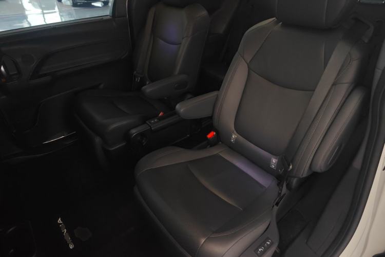 Used Toyota Sienna 2021 2.5L Hybrid Ultimate Edition