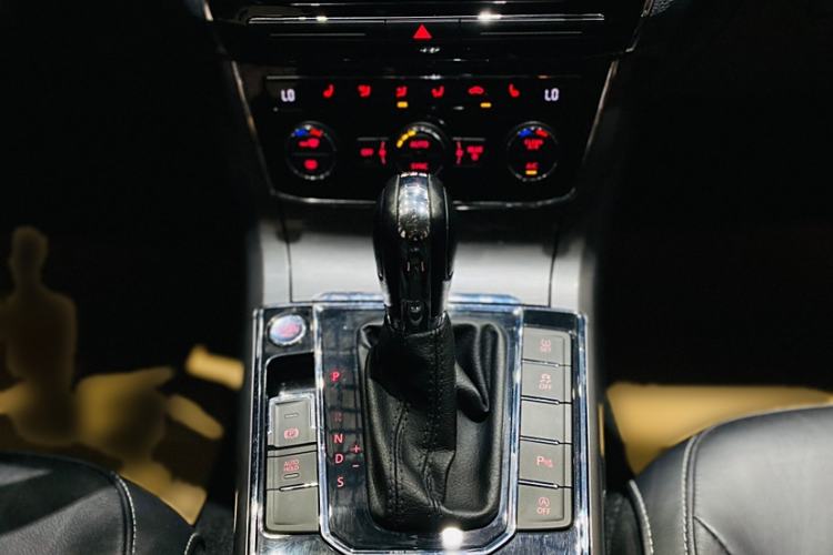 Used Volkswagen Passat 2017 330TSI DSG Luxury Edition
