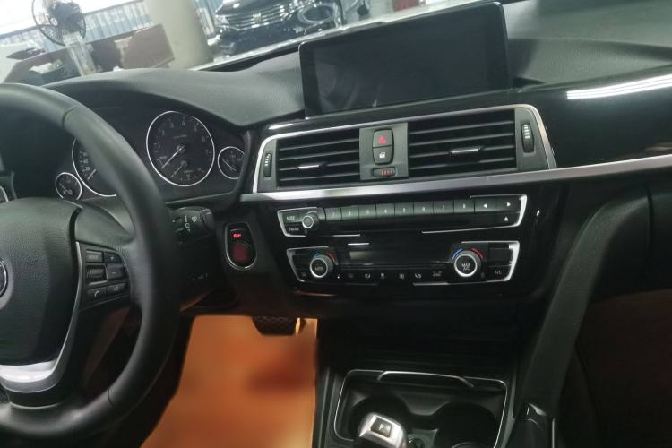 Used BMW 3 Series 2016 320Li Ambition Model
