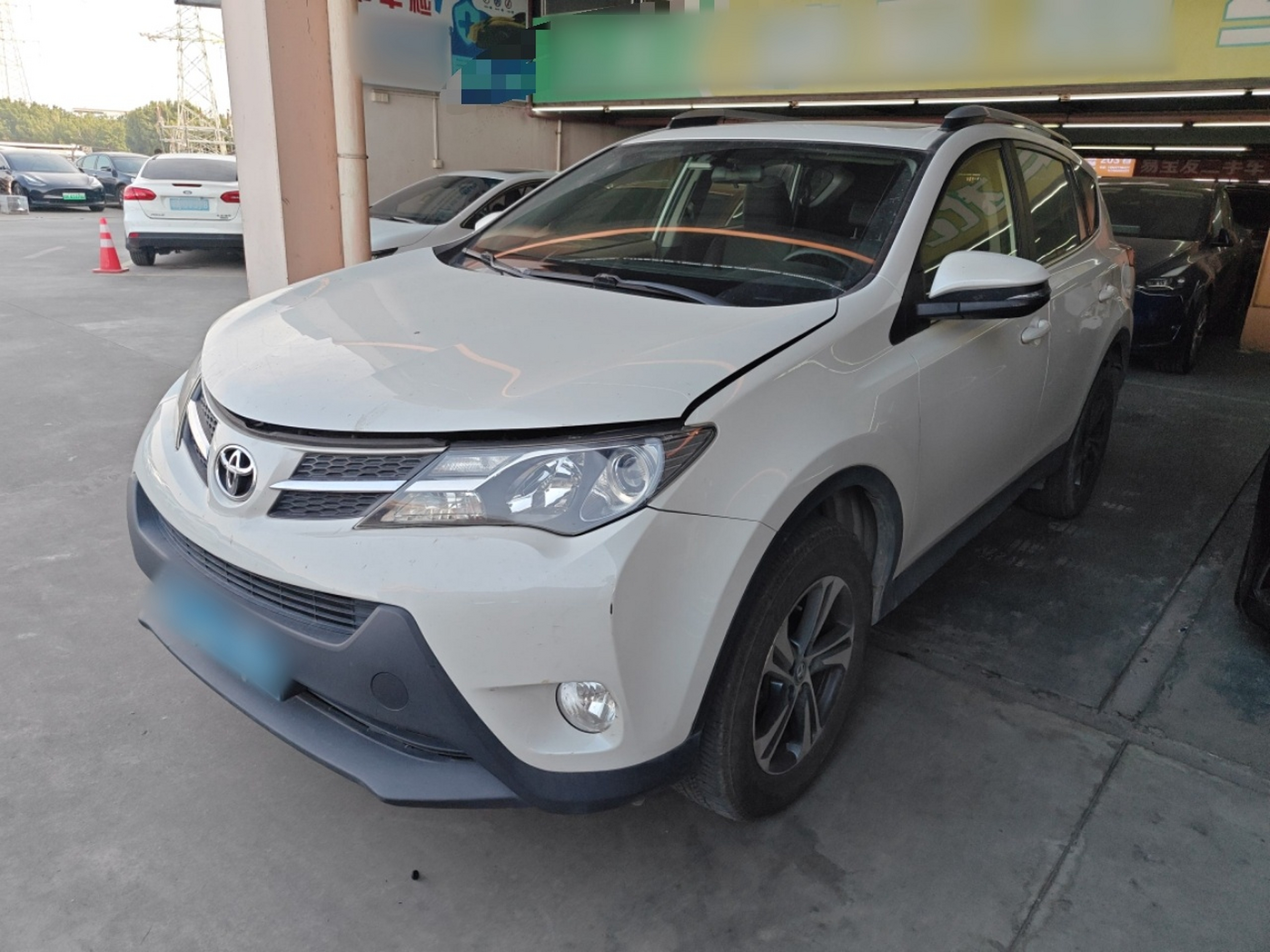 Под передней частью автомобиля