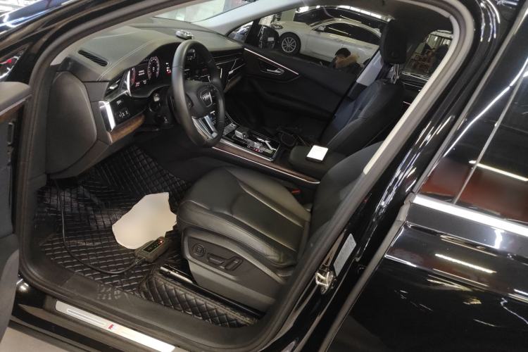 Used Audi Q7 2023 45 TFSI quattro S line Sport model
