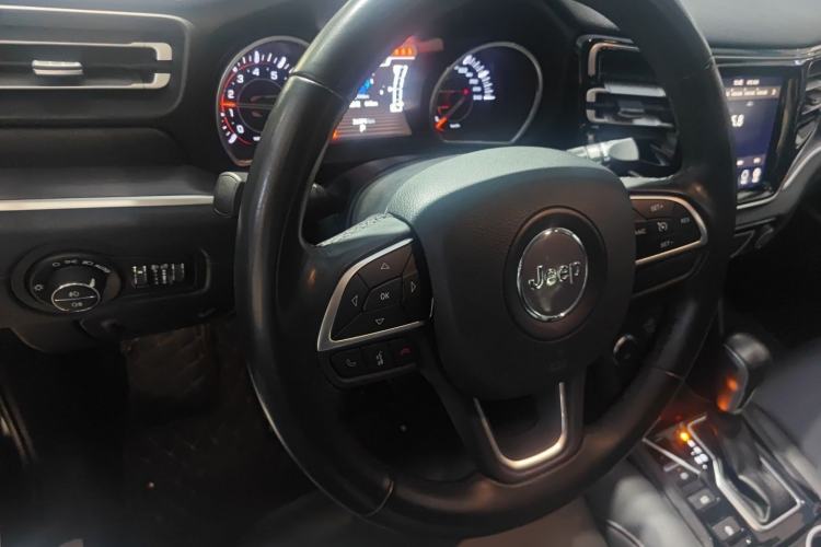 Used  Grand Commander 2018 2.0T Four-Wheel Drive Enjoyment Edition China VI
