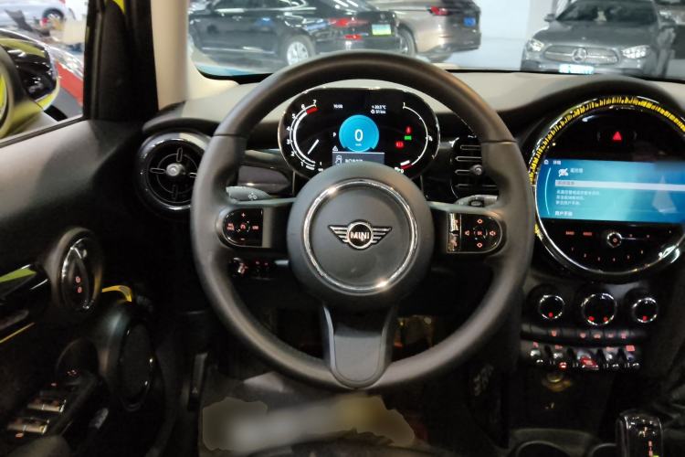 Used MINI MINI 2023 Updated 1.5T COOPER Artist Five-Door Edition