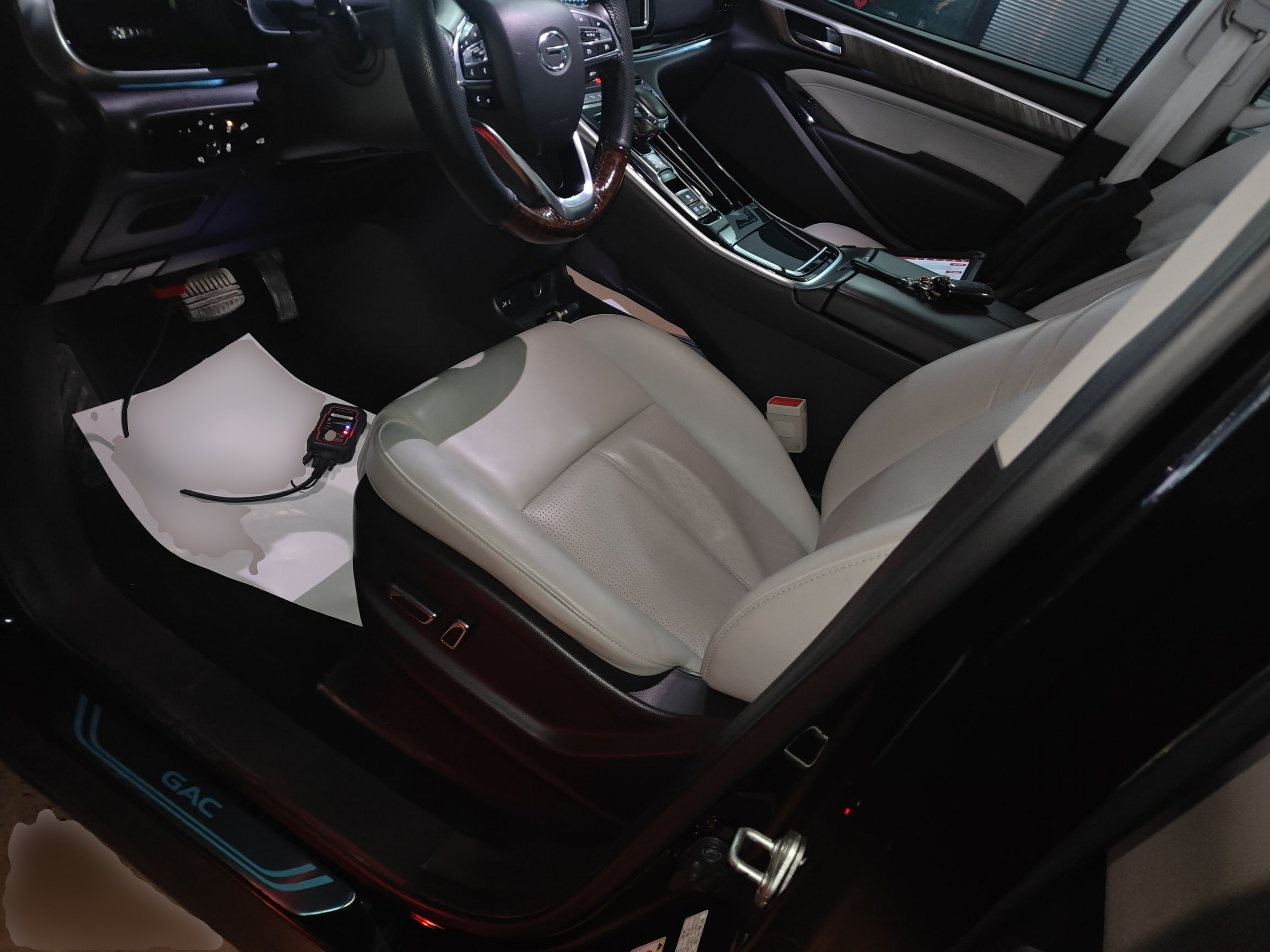 Переднее сиденье в автомобиле