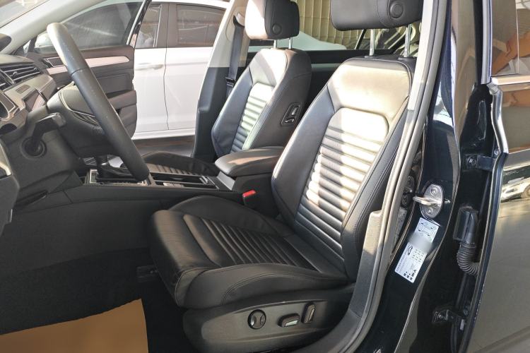 Used Volkswagen Magotan 2018 330TSI DSG Advanced Model
