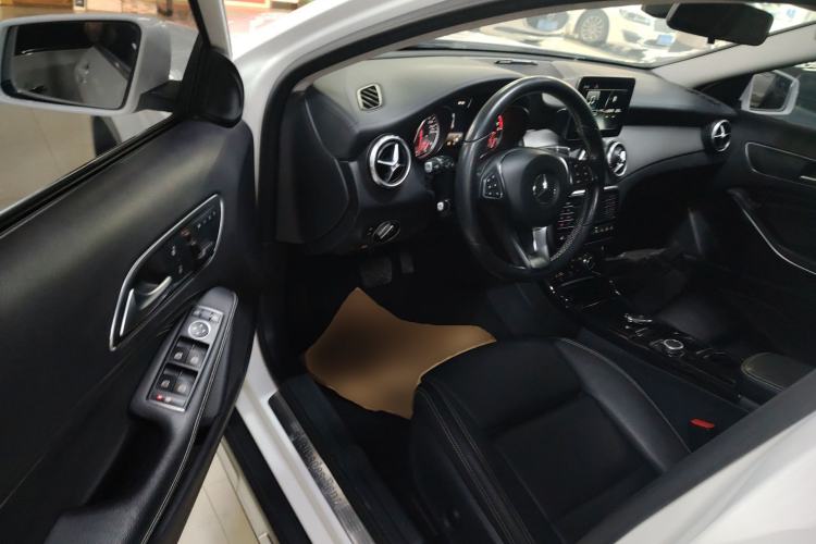 Used Mercedes-Benz GLA 2017 GLA 220 4MATIC Fashion Model
