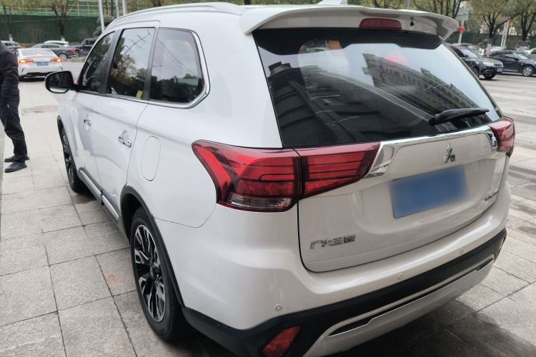 Used Mitsubishi Outlander 2019 2.4L 4x4 Zhi Xiang Edition 5 Seats China V Emission Standard