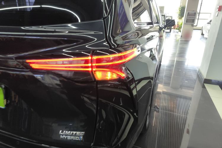 Used Toyota Sienna 2021 2.5L Hybrid Premium Edition