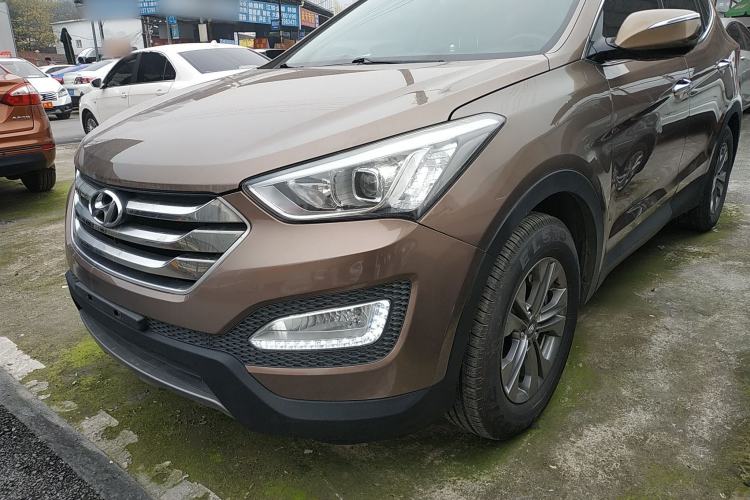 Used Hyundai Santa Fe 2015 2.4L Automatic Two-Wheel Drive Smart Version 5 Seats
