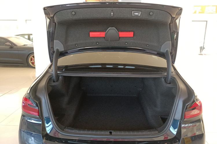 Used BMW 5 Series 2021 Facelifted 530Li Leading Edition M Sport Package
