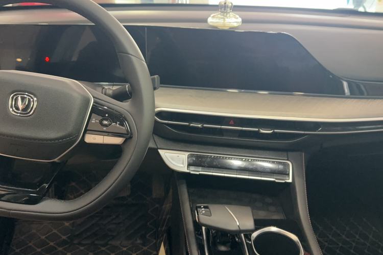 Used Changan Eado 2023 Changan Edition PLUS Blue Whale NE 1.4T GDI DCT Prestige Version
