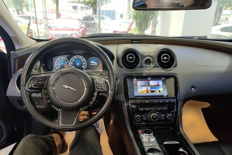 Used Jaguar XJ 2016 XJL 2.0T Two-Wheel-Drive Elegant Business Edition

