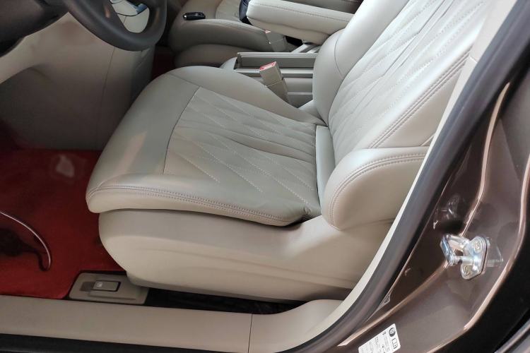 Used Buick GL8 2023 Land Executive Class Comfort Model