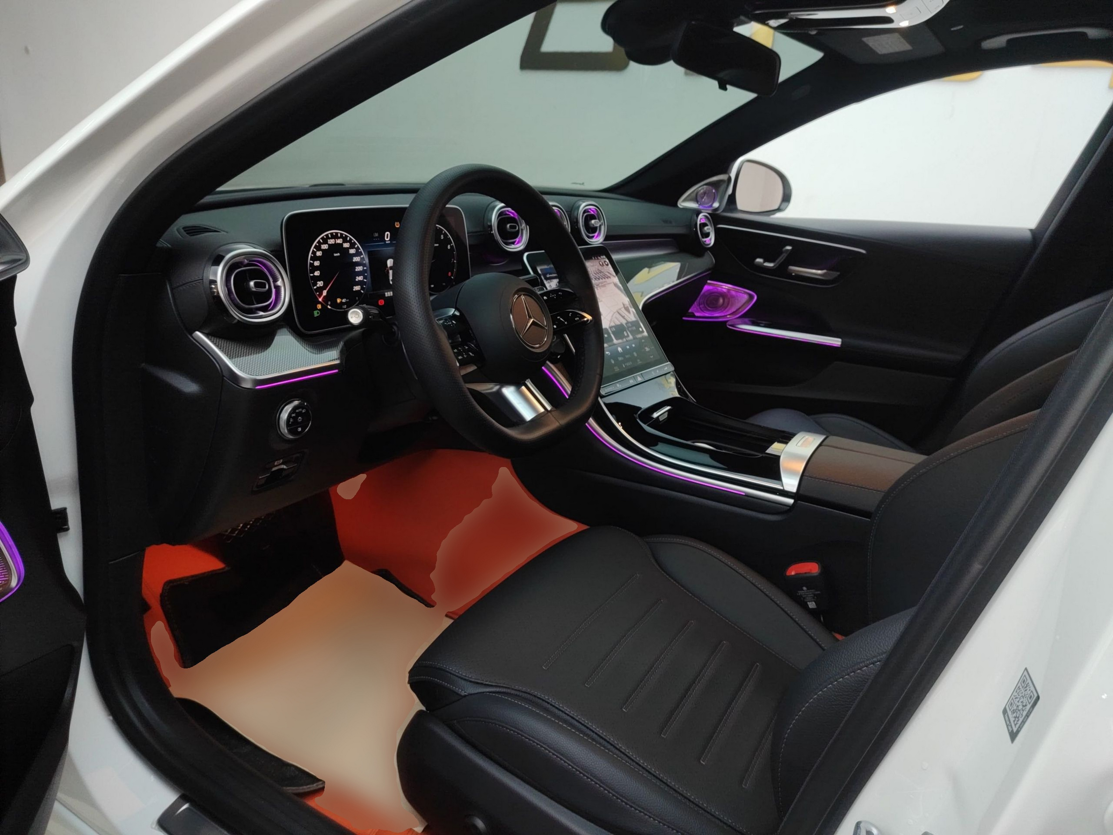 المقاعد الأمامية داخل السيارة