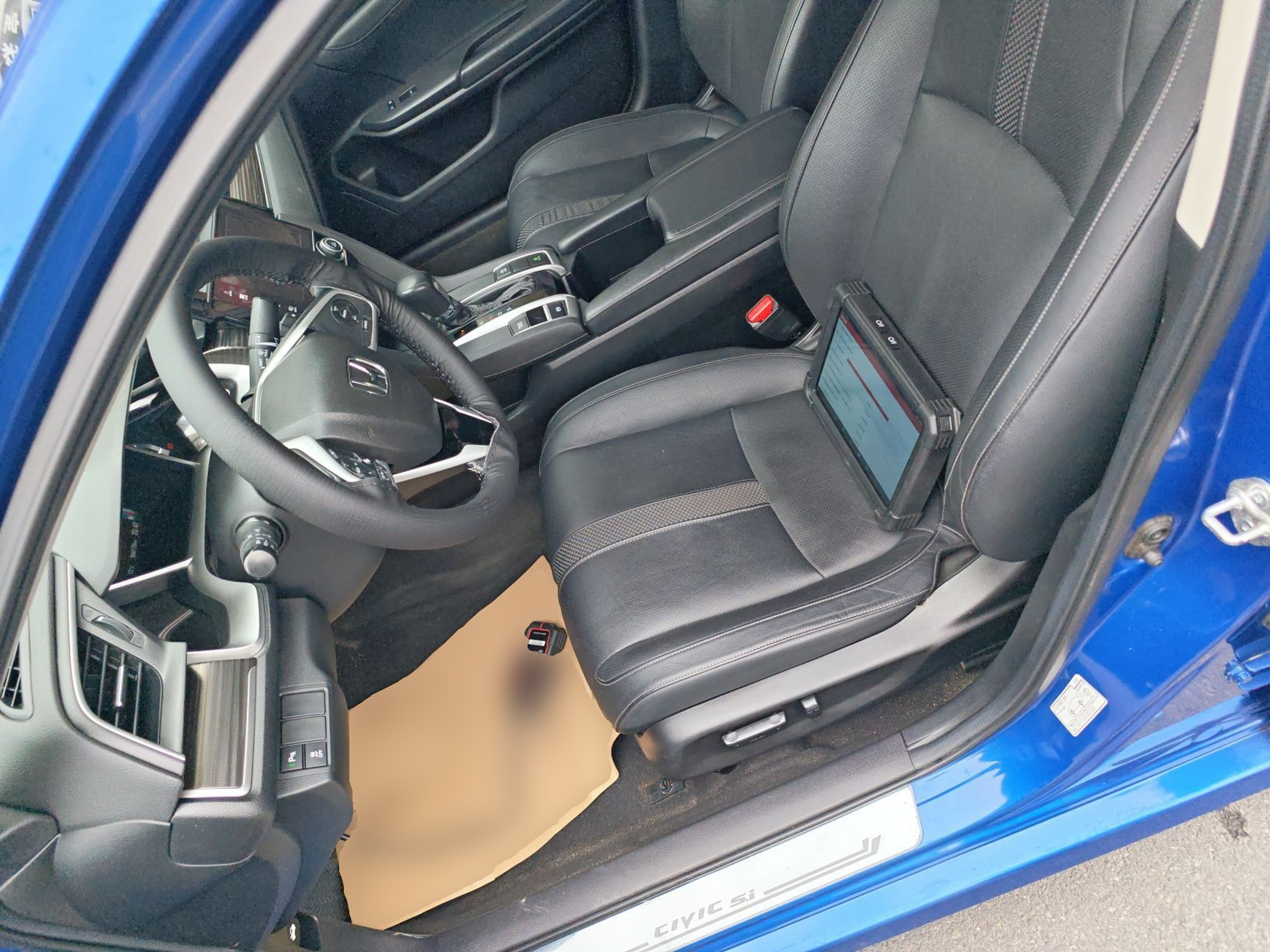 Переднее сиденье в автомобиле