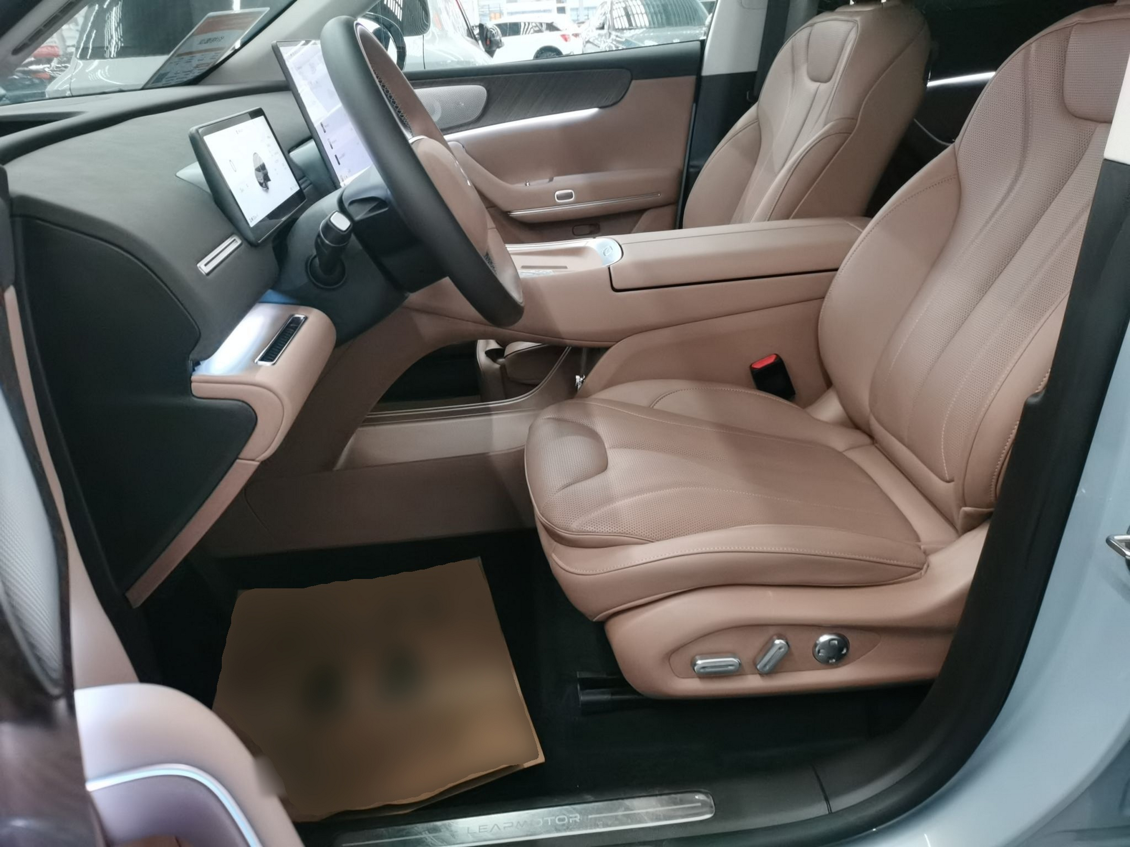 Переднее сиденье в автомобиле