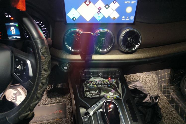 Used Wey VV5 2020 1.5T Two-Wheel Drive Color Pioneer
