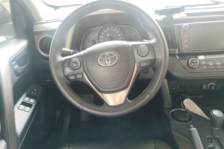 Used Toyota RAV4 2015 2.0L CVT Two-Wheel Drive Fashion Edition