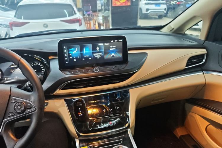 Used Buick GL8 2023 Facelifted Land Cruiser Executive Luxury Version