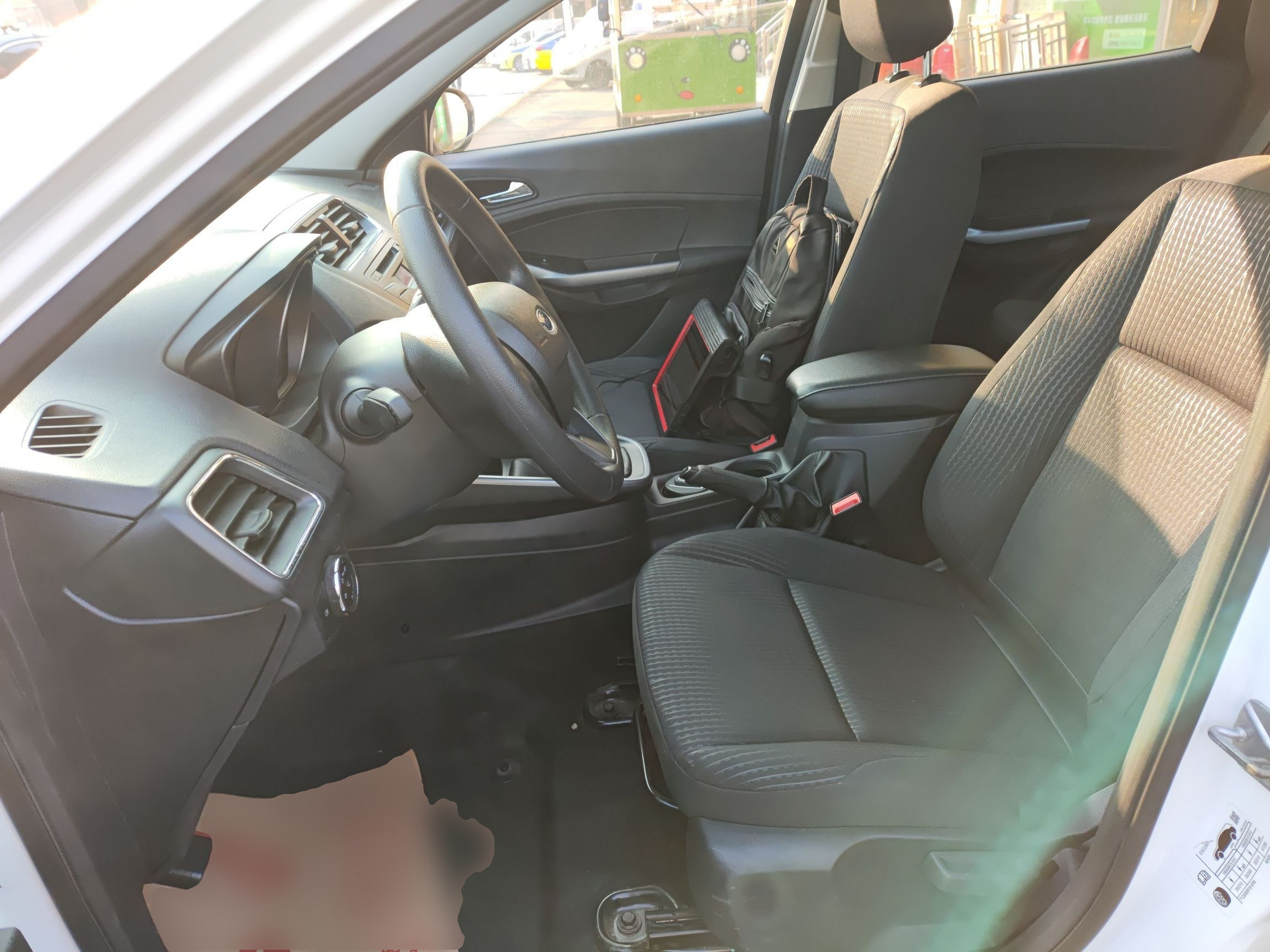 Переднее сиденье в автомобиле