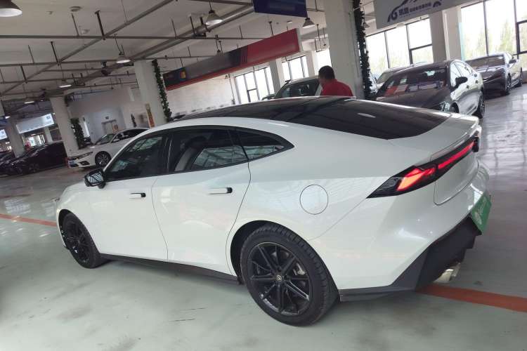 Used Changan UNI-V iDD 2023 ZhiDian iDD 1.5T 113km ZhiKu Model