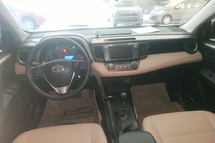 Used Toyota RAV4 2015 2.0L CVT Two-Wheel Drive Fashion Edition