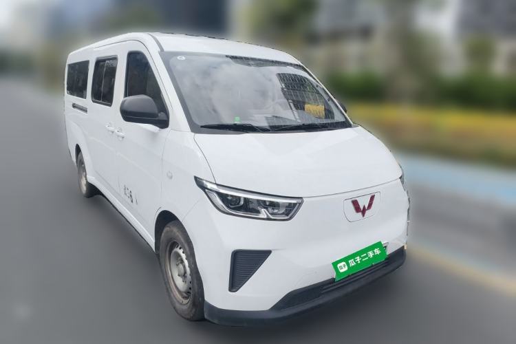 Used Wuling Yangguang 2024 300KM Comfort Version Passenger Van 75kW
