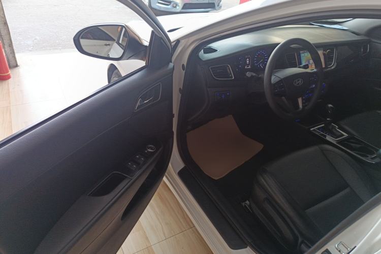 Used Hyundai Mistra 2014 1.8L Automatic Smart GLS
