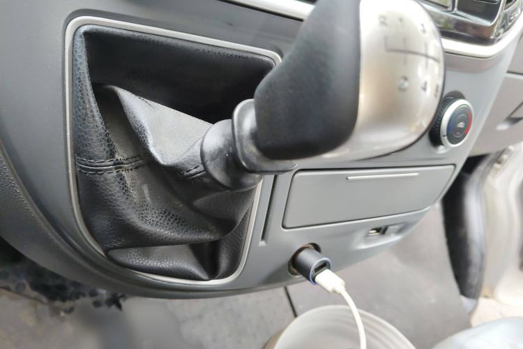 Used SAIC MAXUS Xintu V80 2023 2.0T Manual Classic City Delivery King Long Wheelbase Mid-Roof 3-Seater
